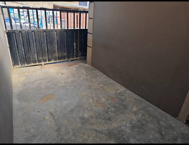 3 BEDROOM HOUSE FOR SALE IN NOMZAMO